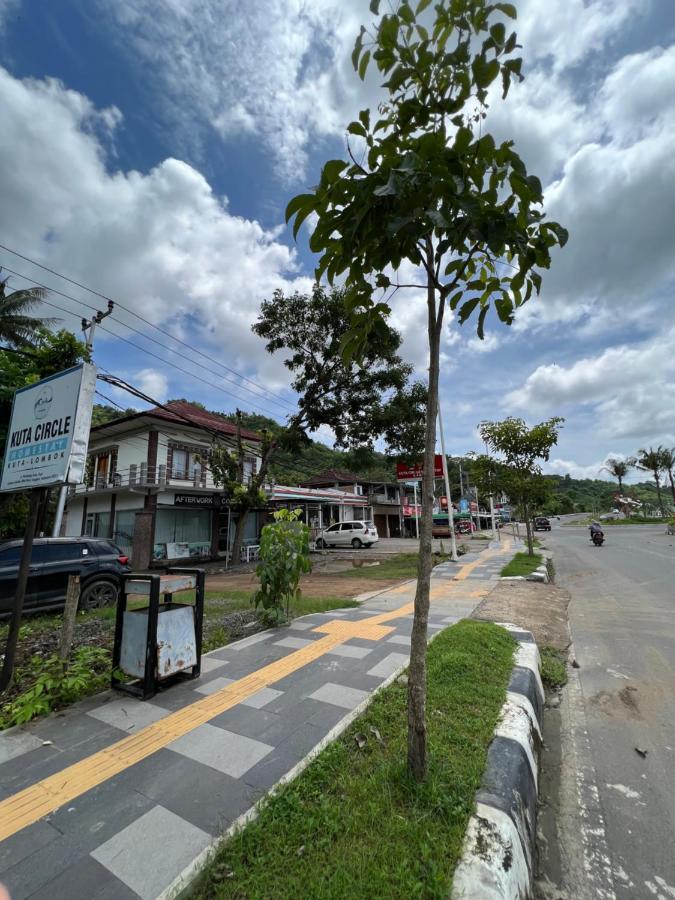 Kuta Circle Homestay Экстерьер фото