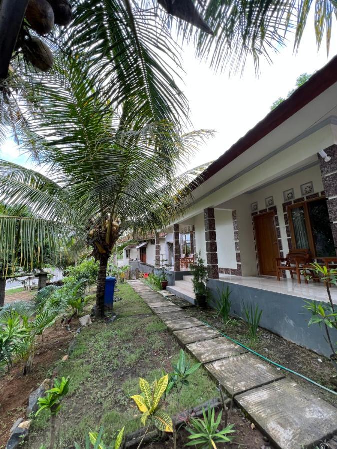 Kuta Circle Homestay Экстерьер фото