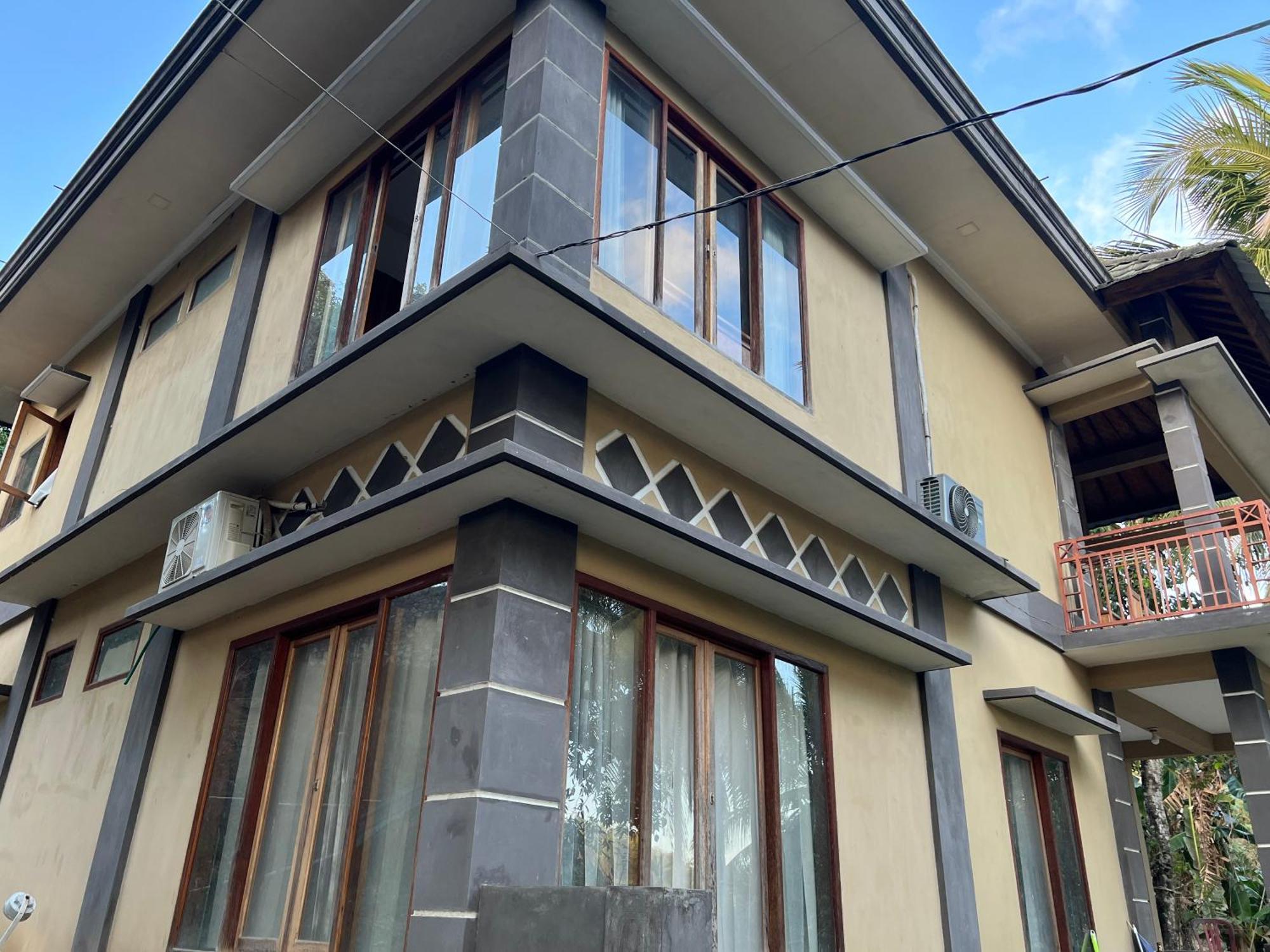 Kuta Circle Homestay Экстерьер фото