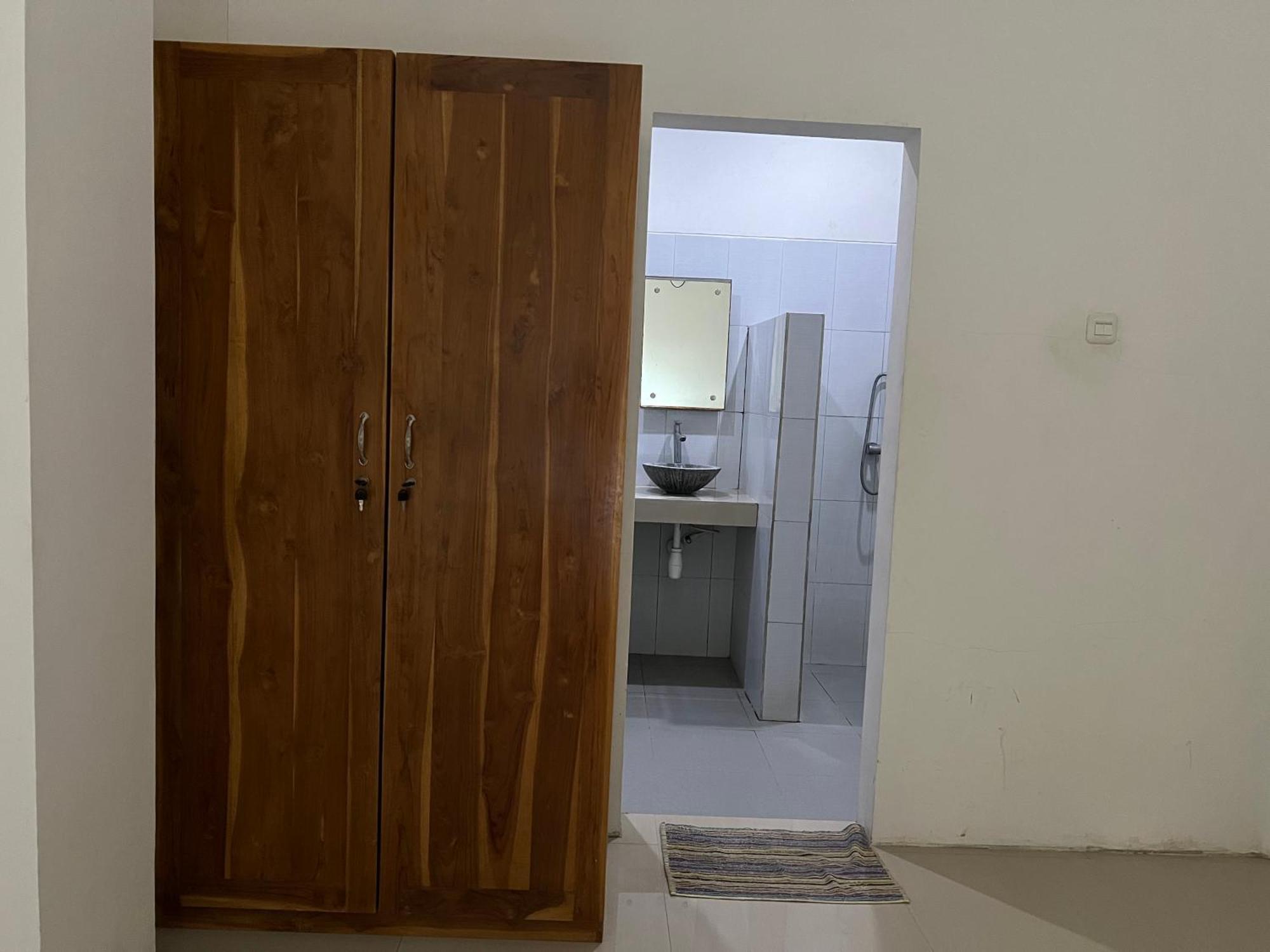 Kuta Circle Homestay Экстерьер фото