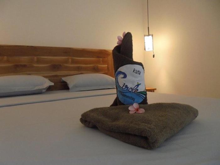 Kuta Circle Homestay Экстерьер фото