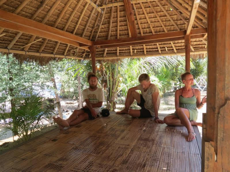 Kuta Circle Homestay Экстерьер фото