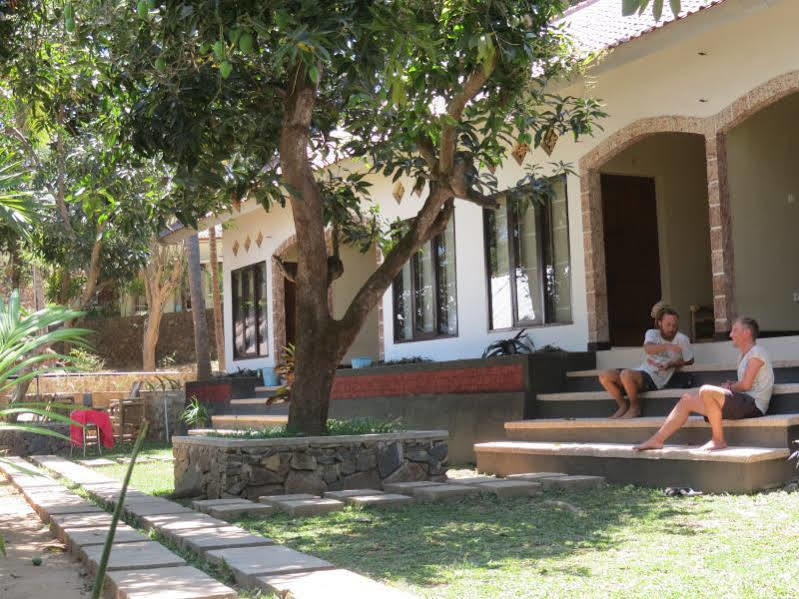 Kuta Circle Homestay Экстерьер фото
