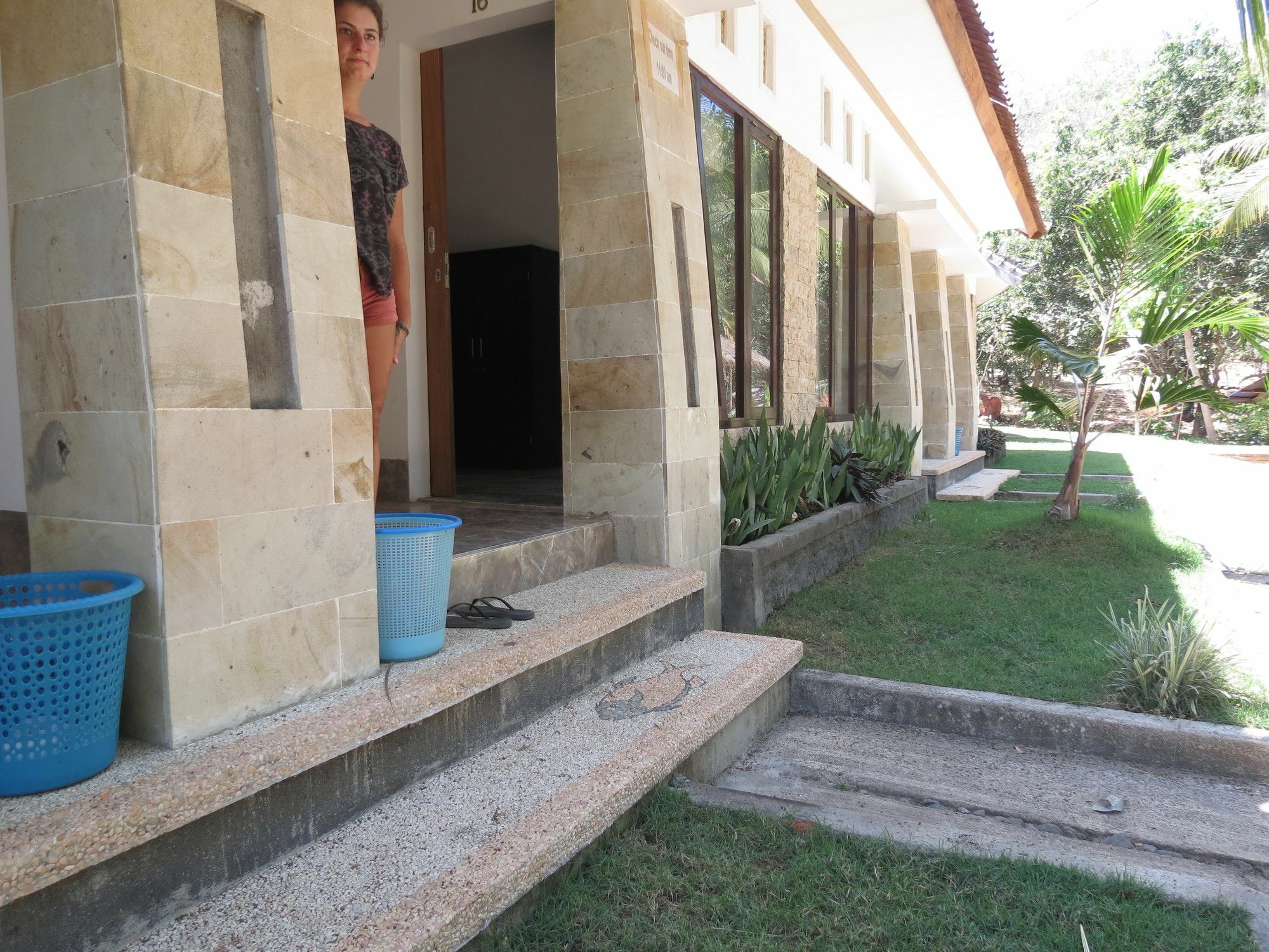 Kuta Circle Homestay Экстерьер фото