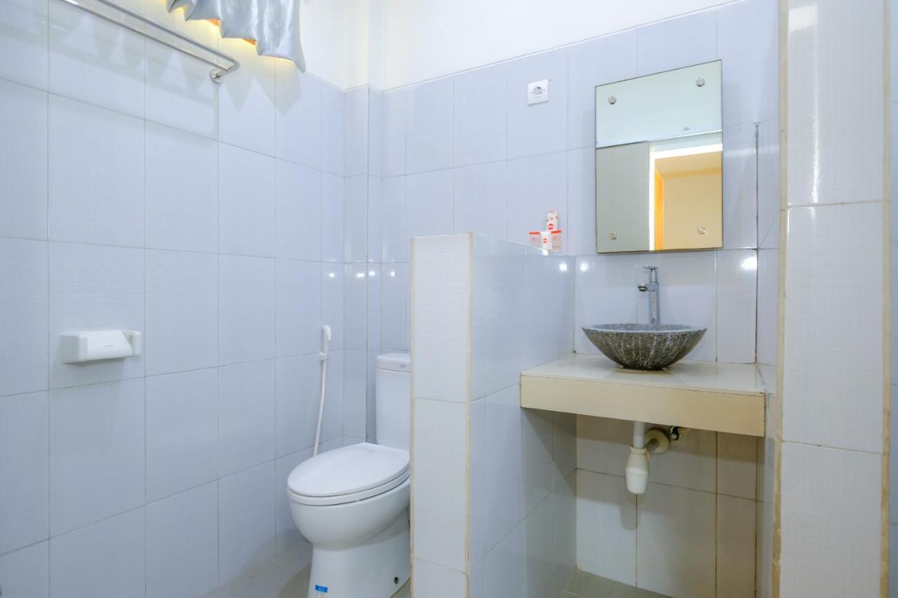 Kuta Circle Homestay Экстерьер фото