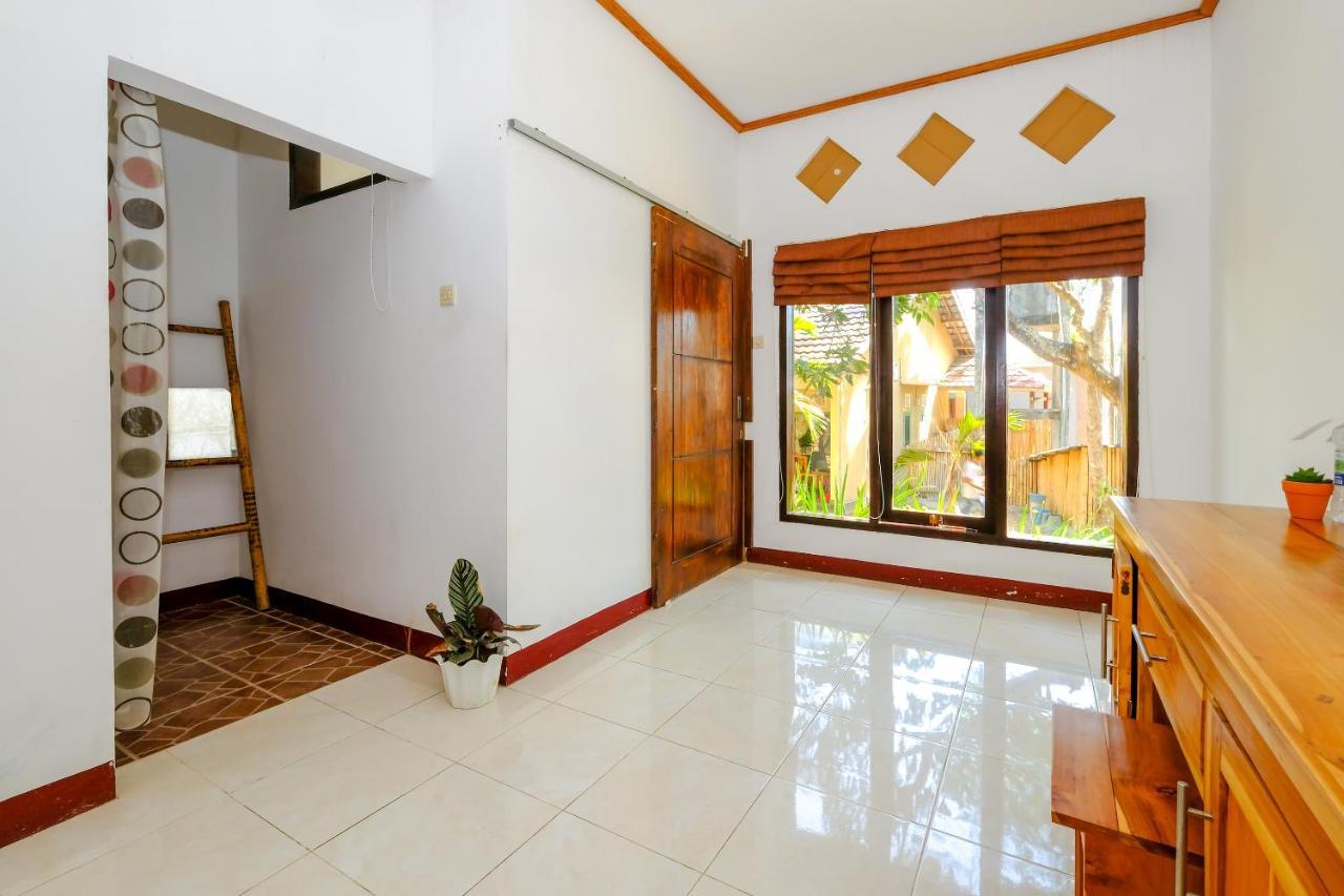 Kuta Circle Homestay Экстерьер фото
